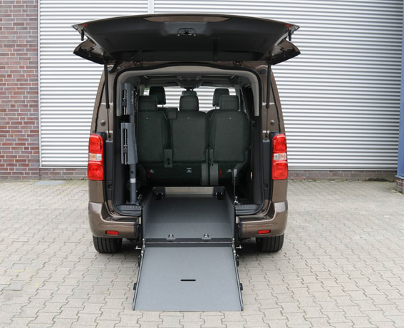 Baksenket bil - Toyota ProAce Verso EV - AMF - Image 2