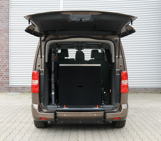 Baksenket bil - Toyota ProAce Verso EV - AMF - Image 4